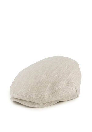 Gorra plana color beige claro fabricada con tela texturizada, con parte superior redondeada y pequeña visera frontal, mostrada sobre un fondo blanco.