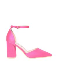 Scarpa con tacco alto in satin rosa, con punta affusolata e tacco a blocco spesso. Presenta una cinghia regolabile alla caviglia con una fibbia dorata.