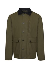 Giacca verde oliva realizzata in tessuto texture con colletto in velluto a coste nero, bottoni a pressione frontali, tasca sul petto e due tasche laterali.