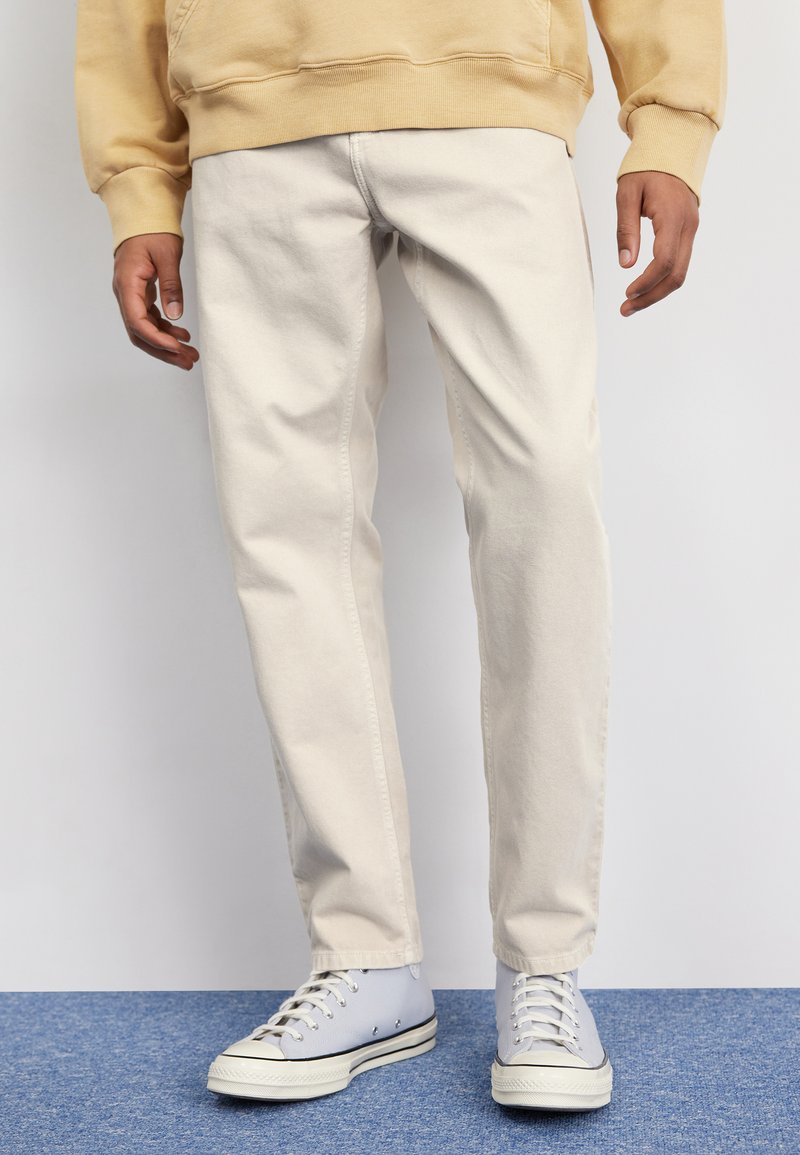 Carhartt WIP - NEWEL PANT - Jeans Relaxed Fit - tonic stone dyed, Forstør