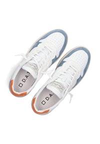 White and blue sneakers with suede accents, perforated toe box, flat laces, and orange detail on the heel. Brand logo on the insole.