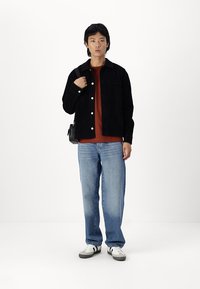 Jack & Jones JORNOHO TEE - Trükipildiga T-särk - brown