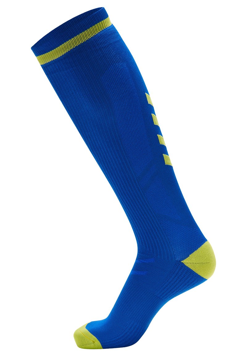 Calzino blu fino al ginocchio con un motivo a maglia testurizzato, punte e talloni gialli e una striscia gialla in cima con strisce verticali lungo il lato.