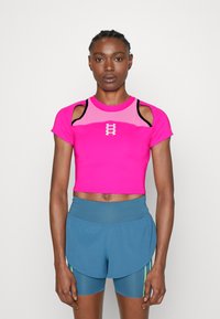 Under Armour RUN ANYWHERE CROP - T-Shirt sport - rebel pink/ black