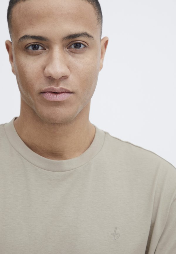 BHTee - Basic T-shirt - crockery3