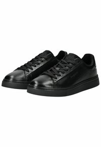 Sneaker in pelle nera con punta rotonda, suola in gomma piatta e design con lacci. Presenta un logo discreto sul lato e una texture liscia.