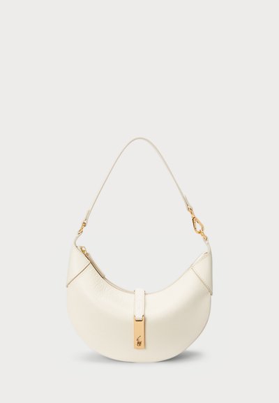 Κίτρινη δερμάτινη τσάντα χειρός με καμπύλη μορφή, χρυσές λεπτομέρειες, κορυφαία κλείσιμο με κούμπωμα και κοντό λουρί ώμου. Λείο υλικό με ραφές.