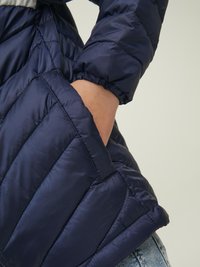 Jack & Jones Junior JJEHERO PUFFER HOOD - Ελαφρύ μπουφάν - red/white