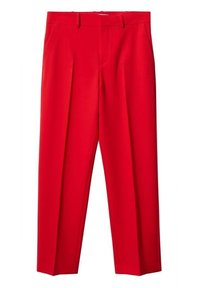 Pantalons ajustés rouges en tissu lisse, avec des plis avant et une coupe droite. Aucune quincaillerie ou motif visible.