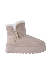 Botas de tobillo de ante beige con un forro blanco peludo, cremallera lateral y una suela gruesa y texturada. Presentan una puntera redondeada y un acabado suave.