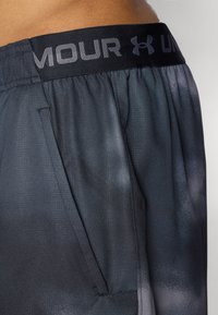 Under Armour VANISH PRNT  - Sports shorts - black/castlerock