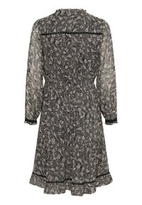 Zwart-wit paisley-gebloemd jurk met lange mouwen, gerimpelde zoom en zwarte afwerking, gemaakt van een lichte, doorzichtige stof.