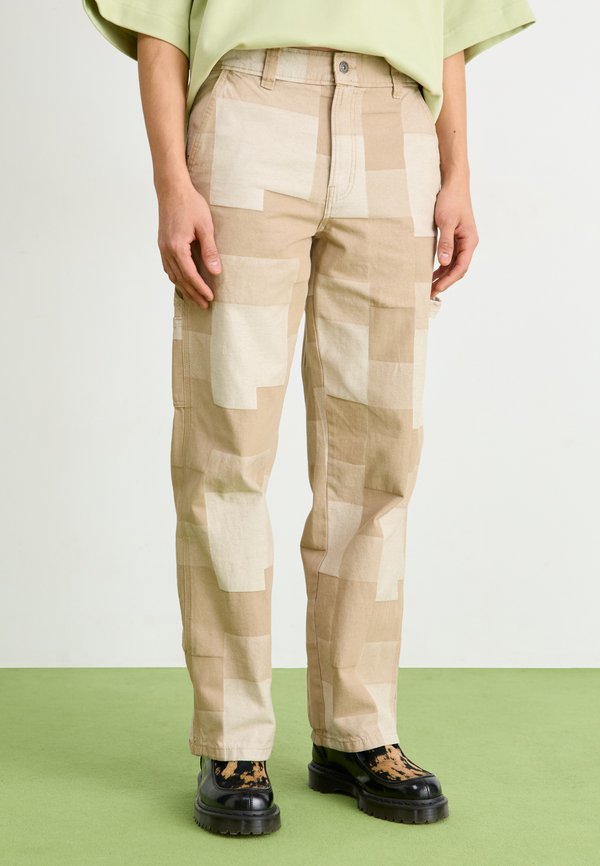 CARPENTER PANT - Relaxed fit jeans - desert sand