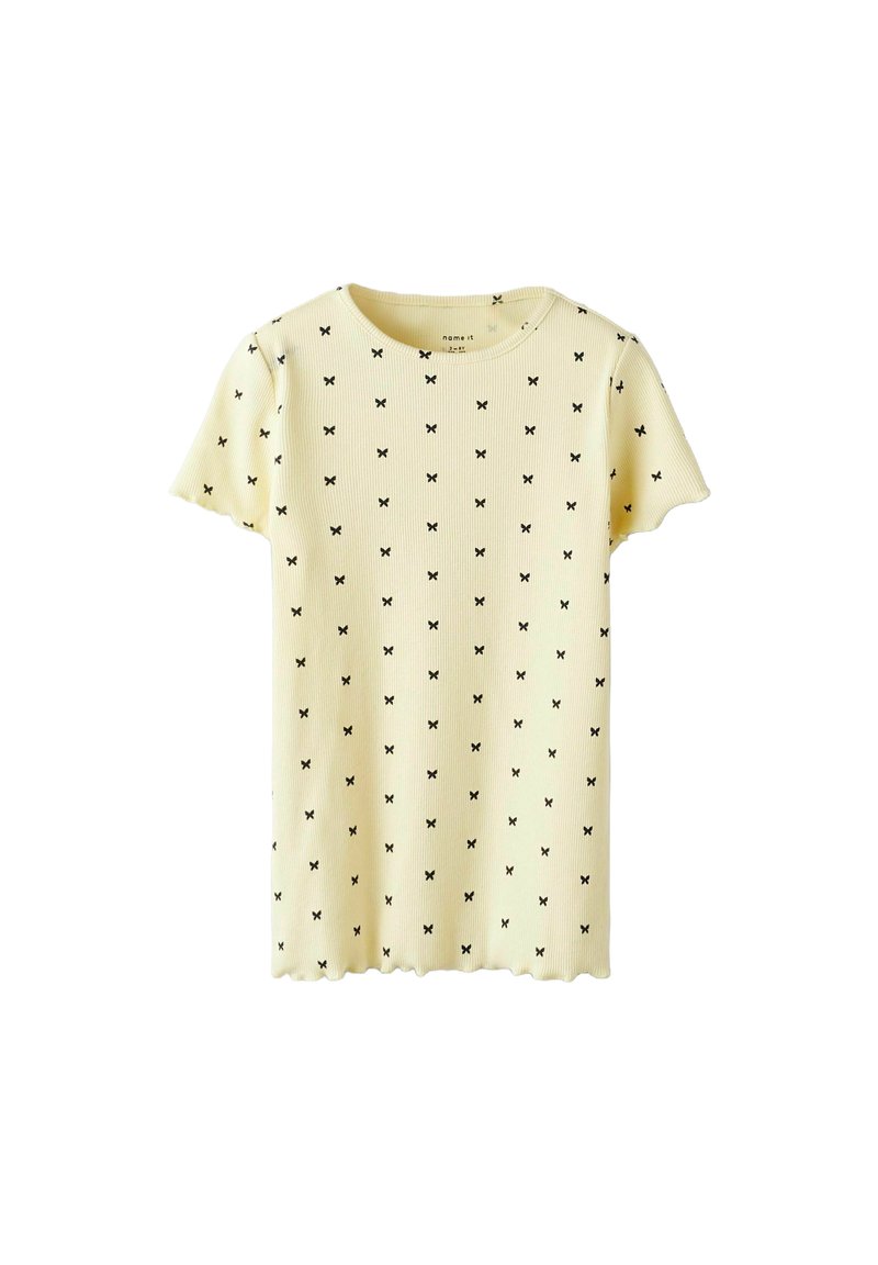 Kortærmet gul ribbet t-shirt med et sort sommerfuglemønster, rund halsudskæring og bølget nederkant. Blødt bomuldsstof.