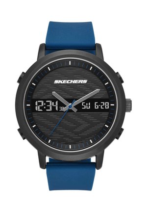 Montre ronde noire Skechers avec un bracelet en silicone bleu affichant l'heure analogique 12:34:37 et la date numérique dimanche 28 juin sur un cadran texturé.