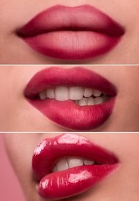 Tre immagini ravvicinate di labbra che mostrano diverse tonalità di rosa: finiture opache, satinate e lucide, con texture liscia e forma definita.