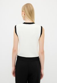 adL BUTTON AND POCKET DETAILED  - Top - beige