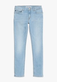 Ljusblå denimjeans med slim fit, med en klassisk femfickdesign och en knappstängning i midjan.