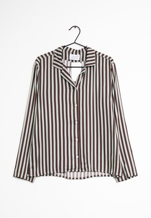 Camicia a maniche lunghe con strisce verticali alternate marroni e azzurro chiaro, chiusura con bottoni e colletto a scollatura.