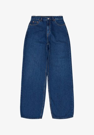 Wijduitlopende blauwe jeans van denim, met een hoge taille, koperen klinknagels, en een klassiek vijfzakdesign met zichtbare stiksels.