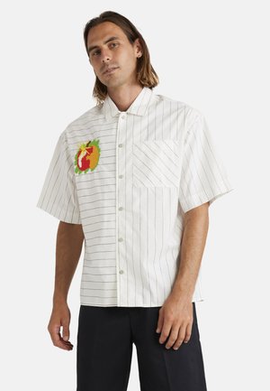 LEON APPLE - MIT KURZEN ÄRMELN  - Shirt - white