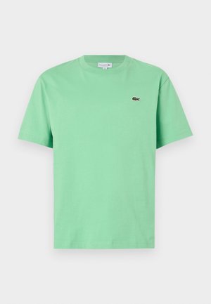 T-shirt in cotone verde menta con scollatura a girocollo, maniche corte e un piccolo logo ricamato sul lato sinistro del petto.