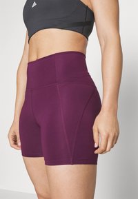 Girlfriend Collective RUN SHORTS - Κολάν - plum
