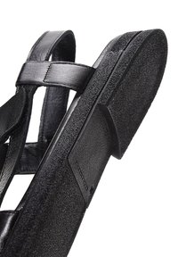 Derimod Sandali da trekking - black