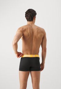 Nike Underwear ESSENTIAL TRUNK 3 PACK - Boxerbriefs - black/orange/cactus/blue