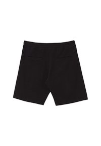 Schwarze Baumwollshorts mit glatter Textur, einem elastischen Bund und zwei Gesäßtaschen. Einfaches Design, knielanger Schnitt.