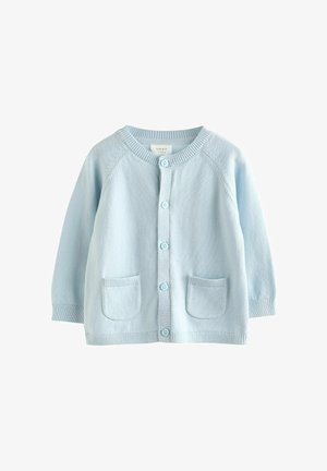 Svetlo modri pleteni kardigan z okroglim ovratnikom, z gumbom za zapiranje in dvema sprednjima žepoma. Mehka tekstura in rebrasti detajli na manšetah.