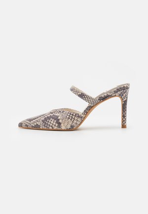 KANIKA - Pantolette hoch - black/white