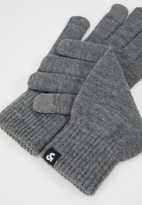 Mânuși tricotate gri, cu manșetă canalată, design cu cinci degete și patch cu logo. Fabricate dintr-un material moale, cu o suprafață texturată.