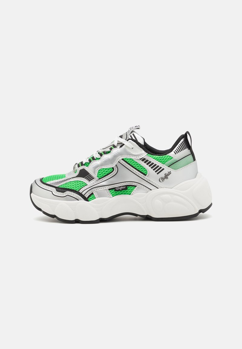 Chunky lenkkarit, joissa valkoinen ja vihreä verkkomateriaali yläosa, mustat yksityiskohdat ja metallinhohtoiset hopeiset yksityiskohdat. Paksu pohja vaimentaa iskua. Lauf-logo sivulla.