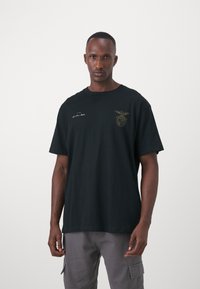 Legacies BENFICA LISSABON GLORIOSO - Marškinėliai su spaudiniu - black