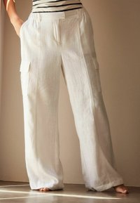 Next REGULAR FIT - Cargobukser - white