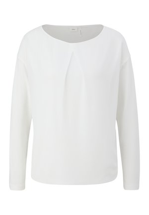 Langsleeve wit top met een ronde halslijn, voorzien van een subtiele plooidetail aan de voorkant en een zachte, gladde textuur.