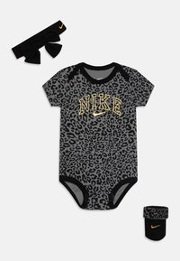 Nike Sportswear GIRLS SPIRIT - Potiskana majica - black