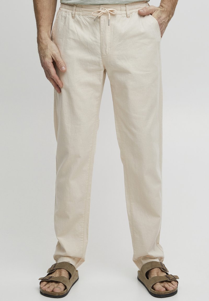 FQ1924 FQBENTE LINEN MIX - Chinos - almond milk