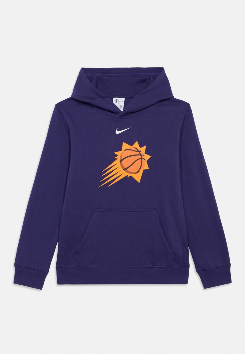 Fialová mikina s kapucí a přední kapsou, na které je grafika oranžového slunce a basketbalového míče. Obsahuje bílé logo Nike na hrudi. Materiál z bavlněné směsi.