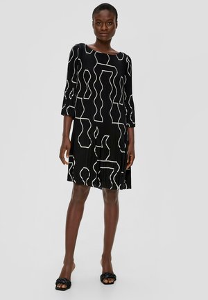 s.Oliver BLACK LABEL MIT PLISSEEFALTEN - Robe de jour - schwarz