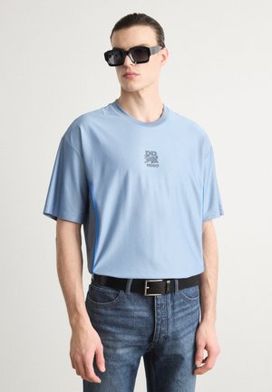 HUGO X RACING BULLS DINOKEY - T-shirt con stampa - medium blue