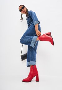 Cesare Gaspari Botines de tacón - red