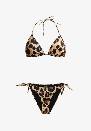 Conjunto de bikini de estampado de leopardo con parte superior triangular y lazos, que presenta una mezcla de colores marrón y negro, y una parte inferior ajustada con lazos laterales.