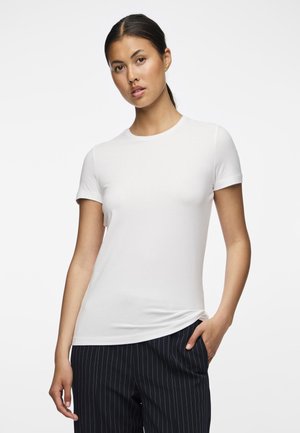 White short-sleeve t-shirt made of smooth fabric, featuring a crew neckline and a slim fit, paired with dark pinstriped trousers.