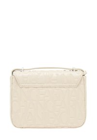 Borsa a mano color crema con motivo logo in rilievo, forma rettangolare, chiusura a pattina e manico superiore per il trasporto. Texture liscia.