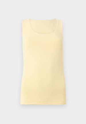 Αμάνικη απαλό κίτρινο μπλουζάκι με στρογγυλή λαιμόκοψη, εμφανίζεται σε μονόχρωμο ανοιχτό γκρι φόντο.