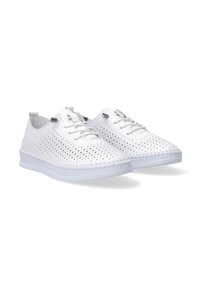 Weiße durchbrochene Sneakers mit einer strukturierten Oberfläche, runder Zehenpartie und flacher Gummisohle. Mit Schnürdesign und Zuglasche an der Ferse.