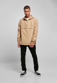 Urban Classics Vjetrovka - unionbeige