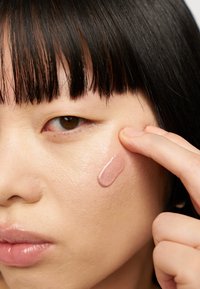 bareMinerals COMPLEXION RESCUE HIGHLIGHTING BLUSH - Rouge - rose glow